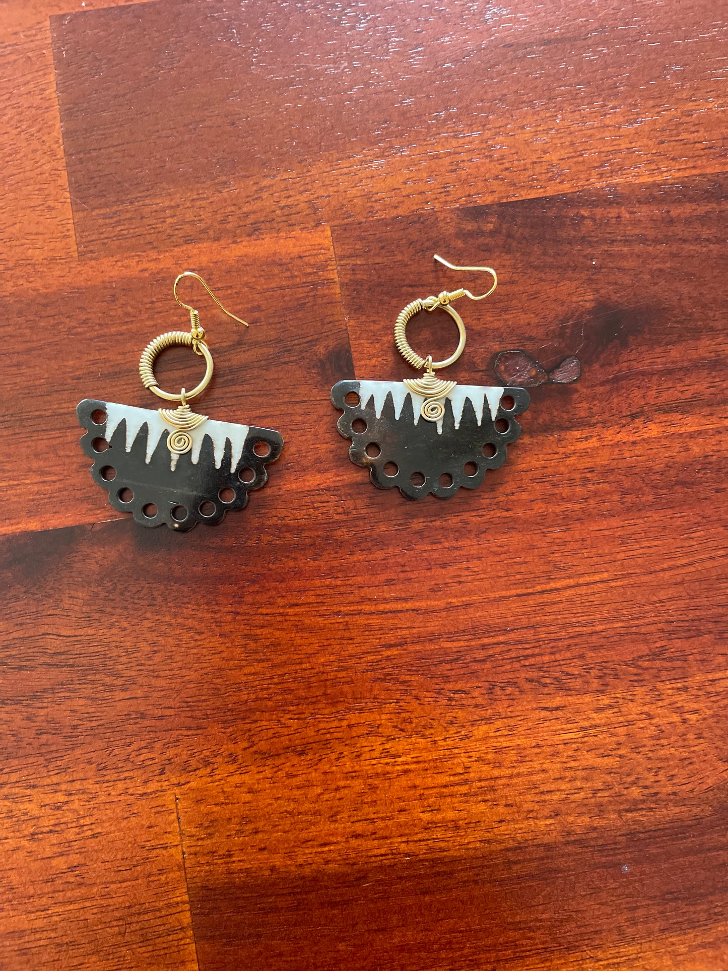 Earring in elegant white and dark brown horn,Handmade horn earrings
