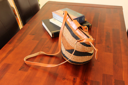 Shoulder Bag black line, Perfect for daily use – modern, durable