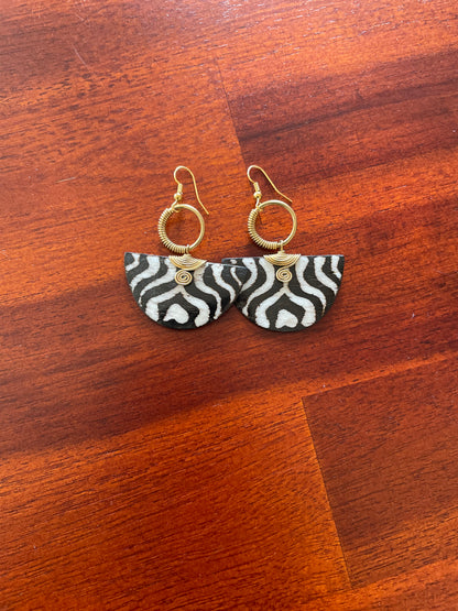 Earring in elegant white and dark brown horn,Handmade horn earrings