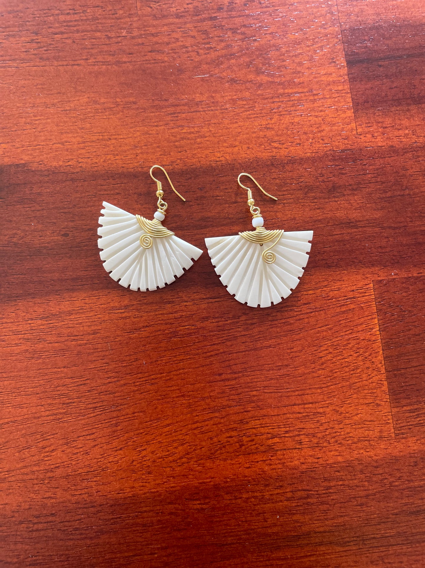 Earring in elegant white horn,Handmade horn earrings